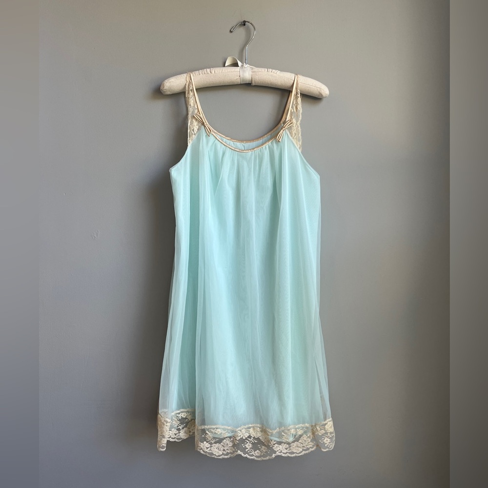 Vintage Vanity Fair 1960’s Mint Blue peignoir negligée nightie/robe set - Picture 3 of 11